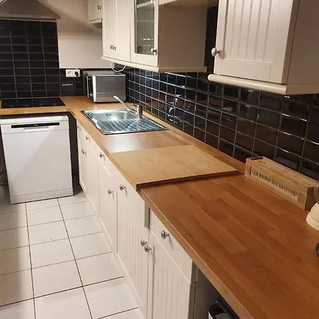 Ecully, Au Calme De 50m². Écully