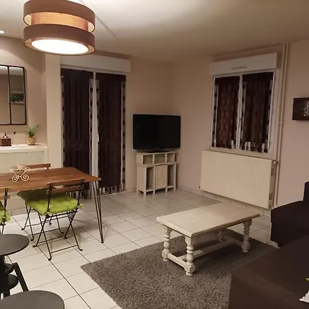 Ecully, Au Calme De 50m². *